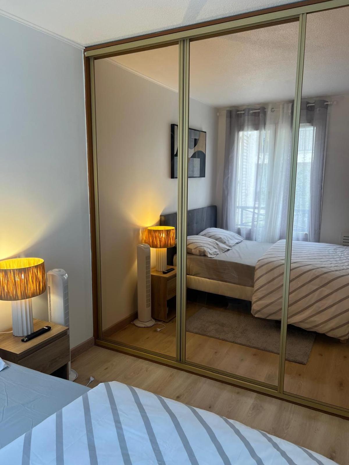 Champion Suites Сарсель Экстерьер фото